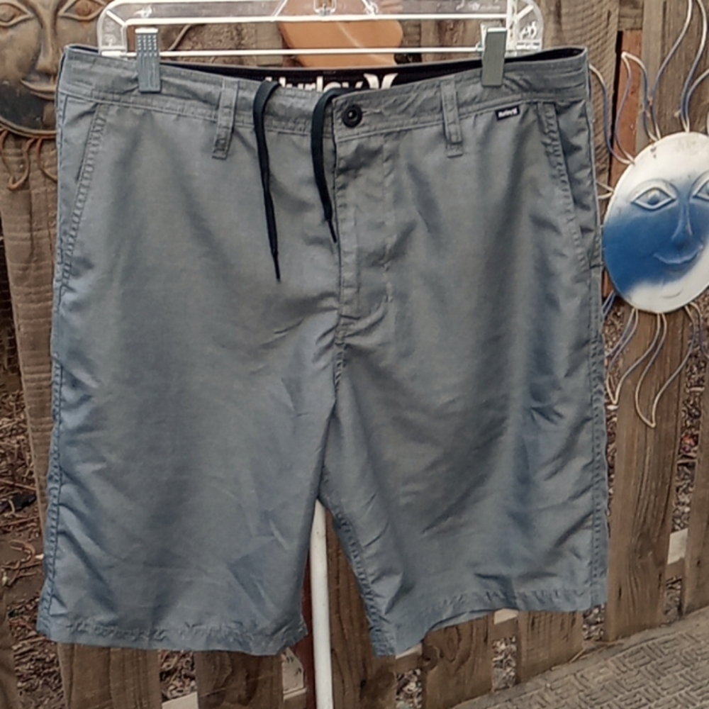 man's gray shorts brand is Hurley Size 32. Good condition.